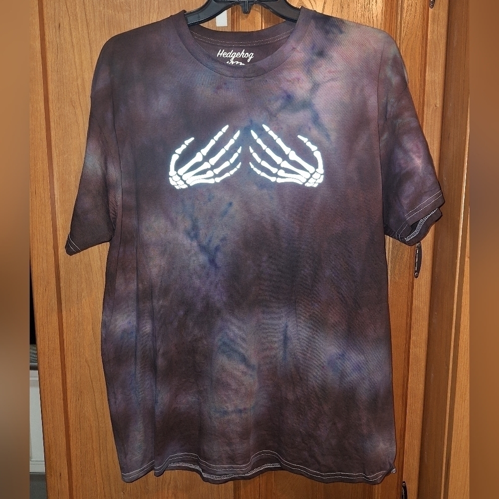 This is a Hedgehog Hustle brand glow in the dark skeleton hands womens XL T-shir - Picture 1 of 5